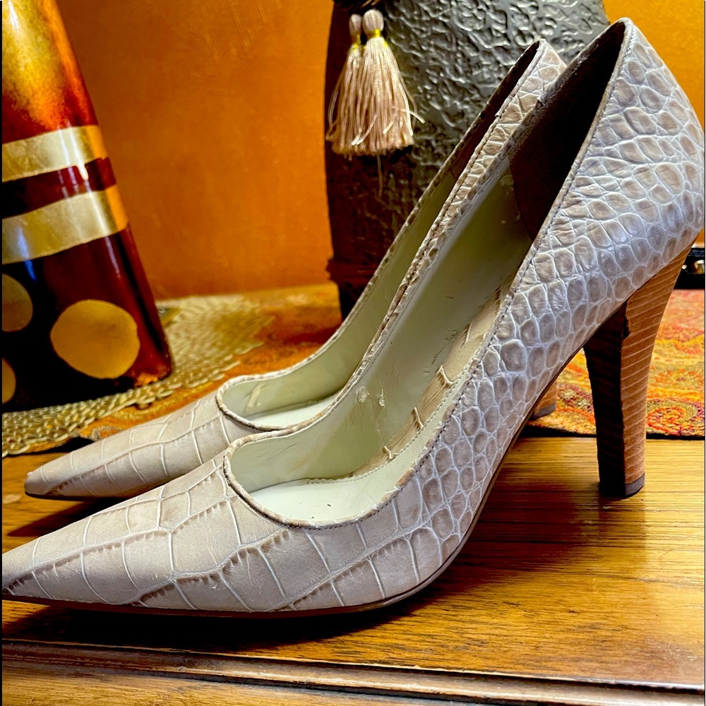 Enzo Angiolino Pumps Size 9 Tan pattern 3-3.5 in